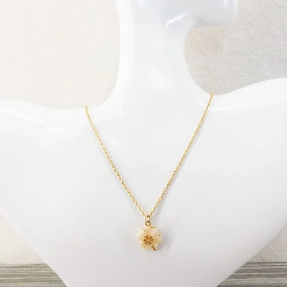 Tory Burch Resin Clover Necklace Ivory OS